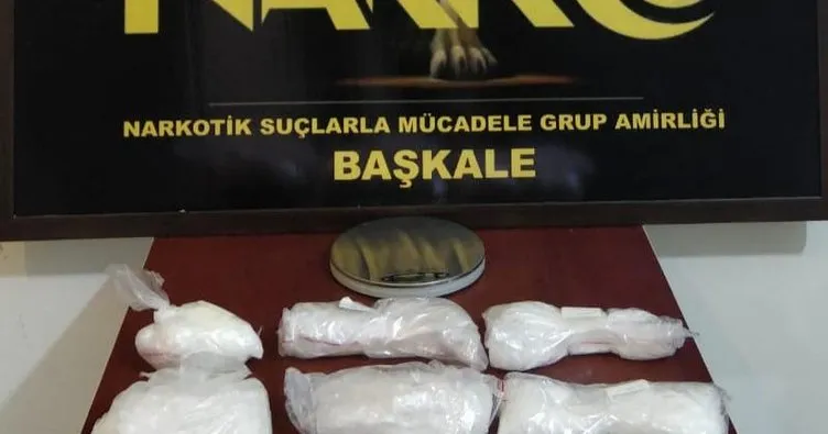 Davlumbaza uyuşturucu saklamışlar