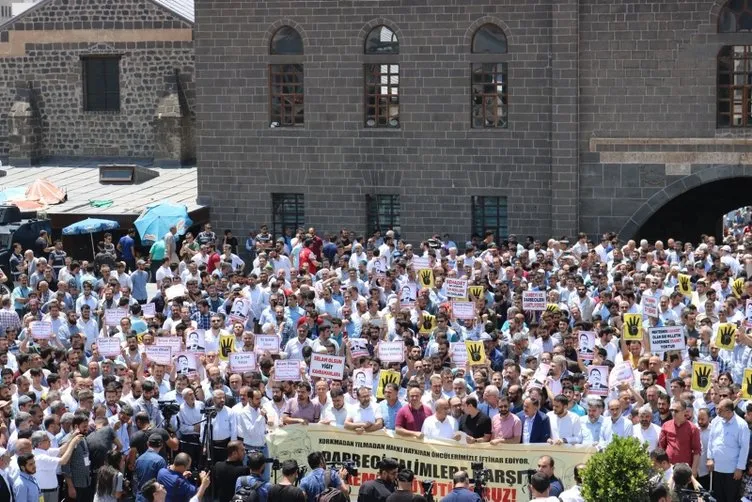 Türkiye'nin dört bir yanında Muhammed Mursi için gıyabi cenaze namazı kılındı