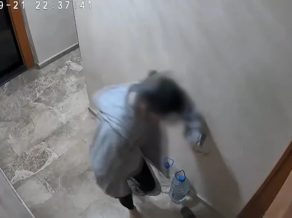avcilarda-akilalmaz-hirsizlik-3-kadin-levyeyle-kapiyi-actilar-hic-beklemedikleri-manzarayla-karsilastilar-o-an-1790076411101.jpg