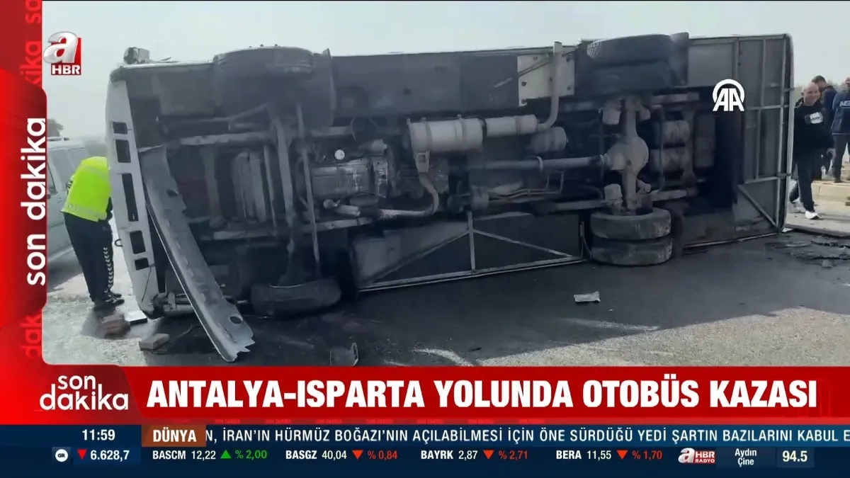 Antalya'da yolcu otobüsü devrildi: 5 yaralı