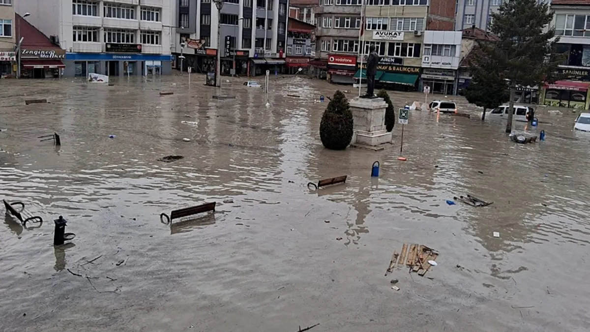 Havza’da sağanak yağış hayatı felç etti