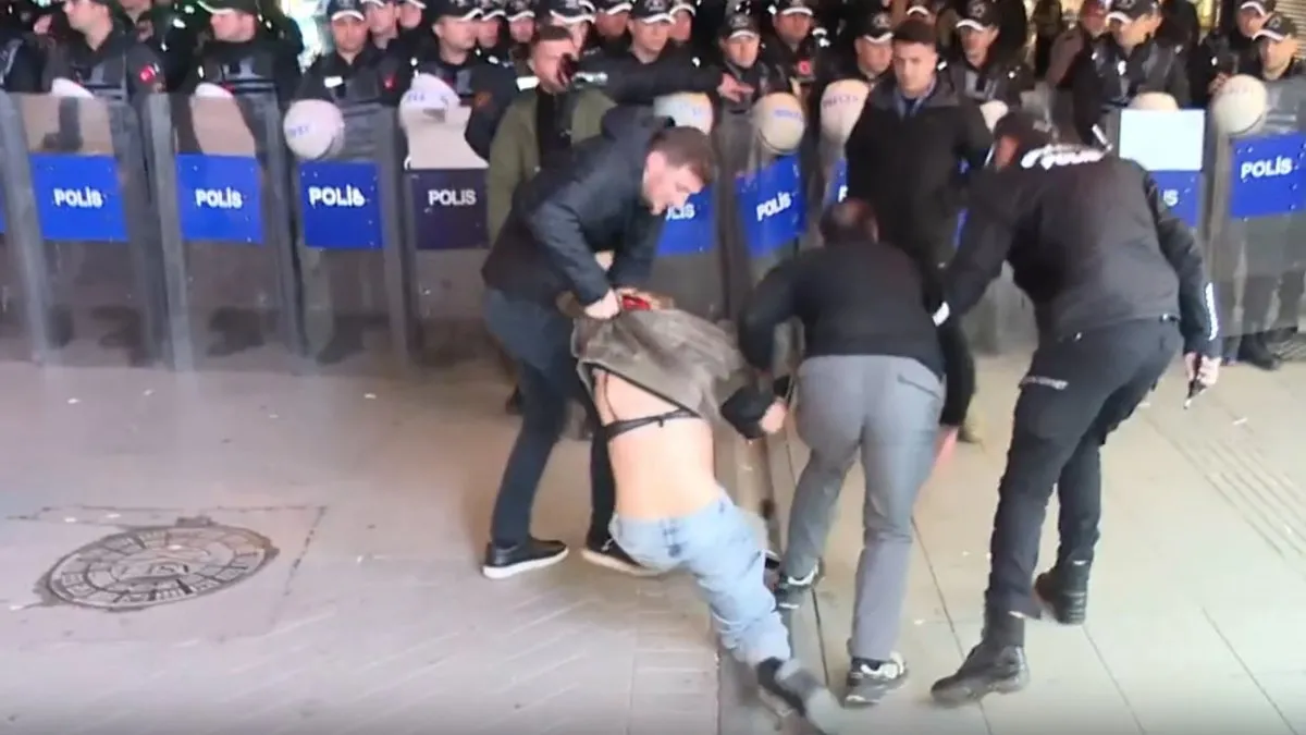 Yasa dışı eyleme 30 gözaltı! CHP’nin provokasyonu yine tutmadı: Kadın iç çamaşırı giyen bir erkek çıktı