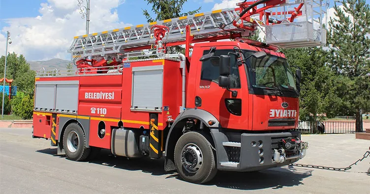 Sefaköy’de kağıt fabrikasında yangın