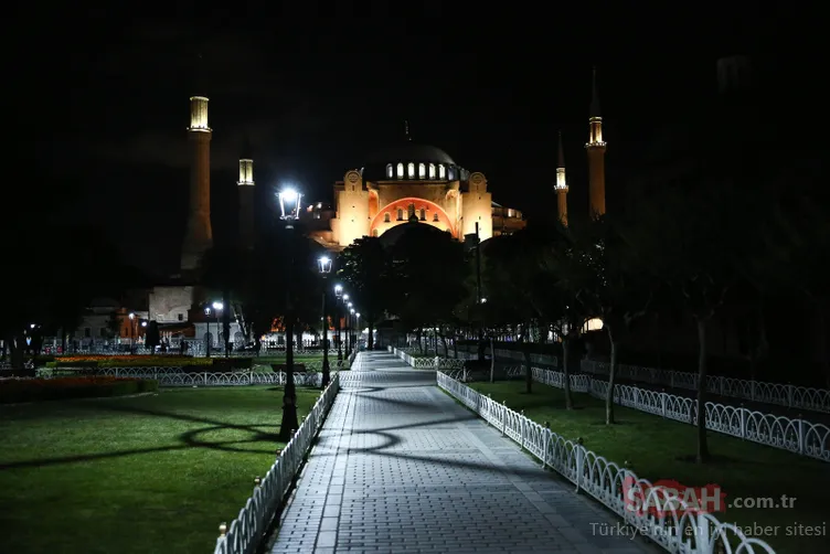 Εικόνες της τελευταίας στιγμής και όλες οι εξελίξεις από την Αγία Σοφία που προετοιμάστηκαν για την προσευχή της Παρασκευής