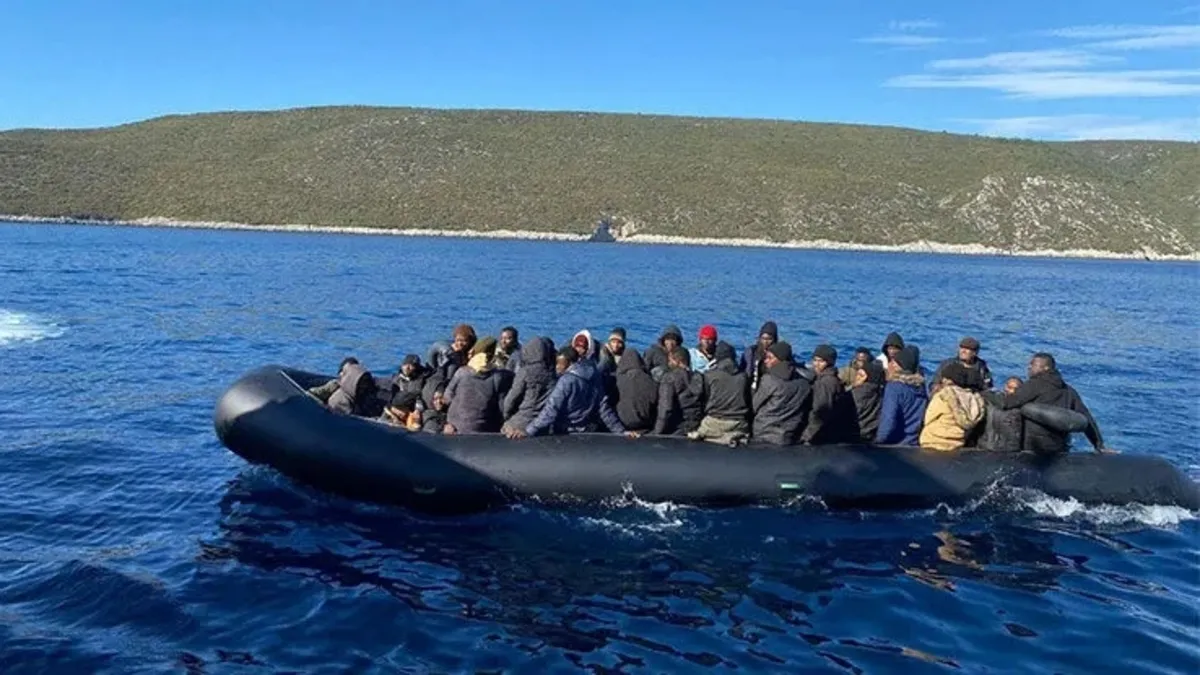 Kuzey Ege’de 72 düzensiz göçmen yakalandı Kuzey Ege’de 72 düzensiz göçmen yakalandı