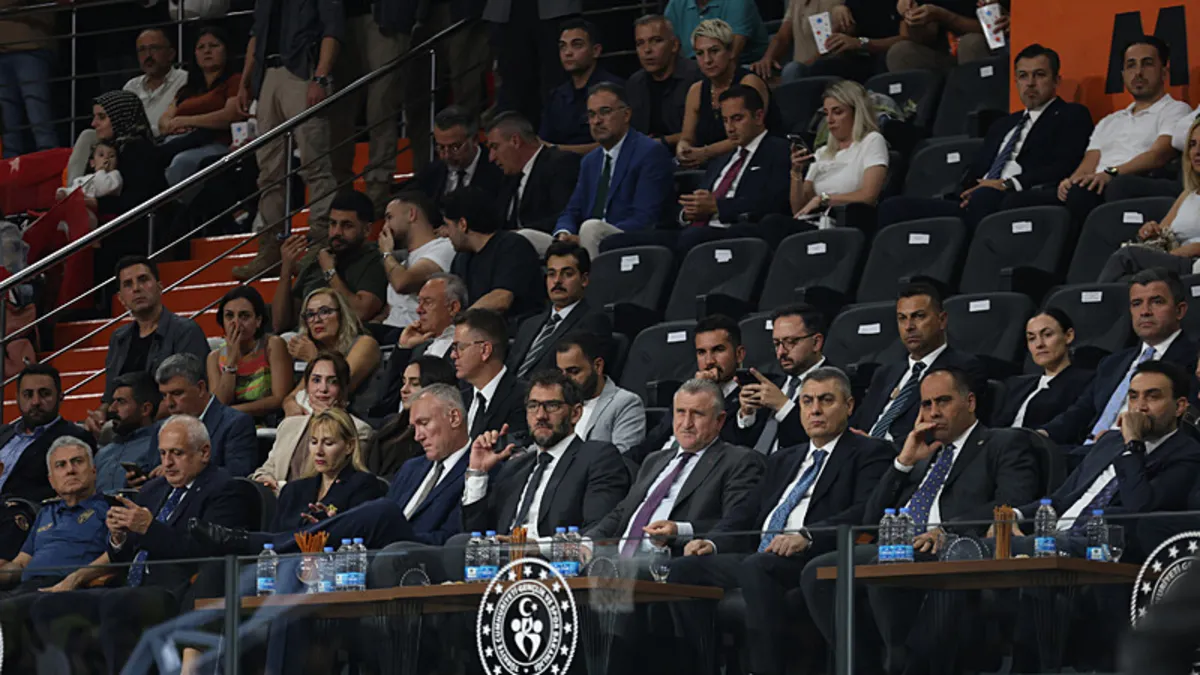 Bakan Bak'tan Fenerbahçe'ye şampiyonluk tebriği