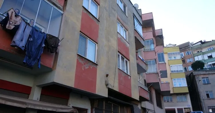 Trabzon’da çatlaklar oluşan 4 katlı bina boşaltıldı