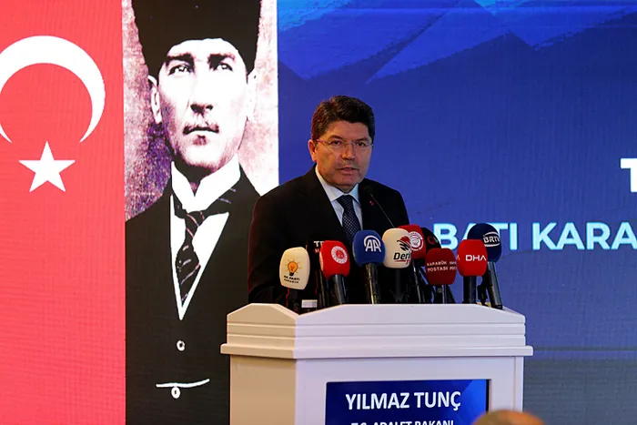 son-dakika-haberi-bakan-tunctan-iban-uyarisi-internet-dolandiriciligina-karsi-net-aciklama-1770466084050.jpg SON DAKİKA HABERİ! Bakan Tunç'tan 'IBAN' uyarısı: İnternet dolandırıcılığına karşı net açıklama!