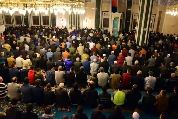 Mevlit Kandili'nde camiler doldu taştı