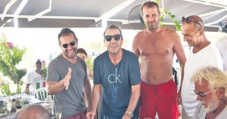 Dostlarından sürpriz doğum günü