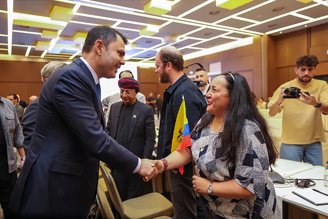 Bakan Kurum, yerli ve yabancı gazetecilere asrın inşa seferberliğini anlattı: Muazzam bir koordinasyonla çalışıyoruz