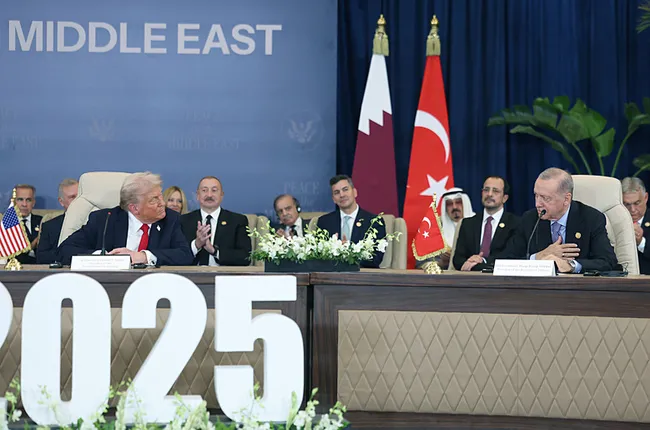 Gazze için tarihi zirvede dikkat çeken görüntü: Trump'ın Erdoğan teşekkürünü iki lider alkışlamadı!