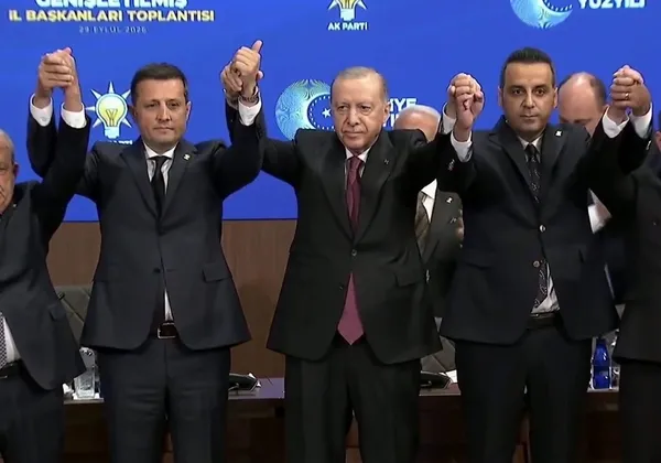 25-yillik-chp-uyesi-3-donem-belediye-baskaniydi-chpden-istifa-edip-ak-partiye-katildi-1790854330492.jpg