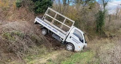Kamyonet şarampole yuvarlandı, sürücü ağır yaralandı #kocaeli
