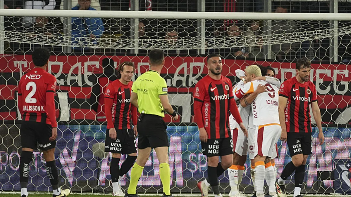 VAR kayıtları yayınlandı! İşte Fenerbahçe ve Galatasaray maçlarının hakem konuşmaları VAR kayıtları yayınlandı! İşte Fenerbahçe ve Galatasaray maçlarının hakem konuşmaları