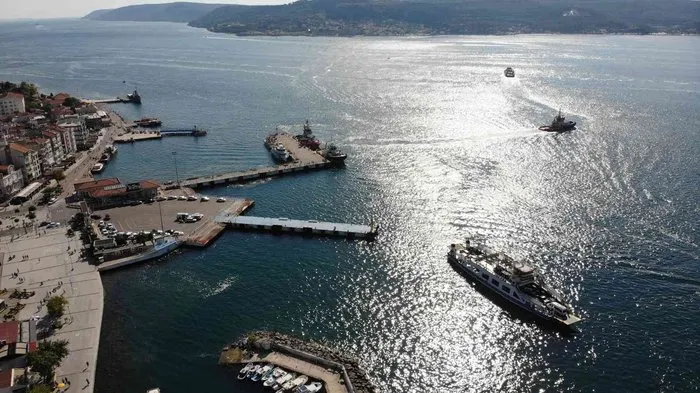 Çanakkale Boğazı 16 saat sonra gemi trafiğine açıldı