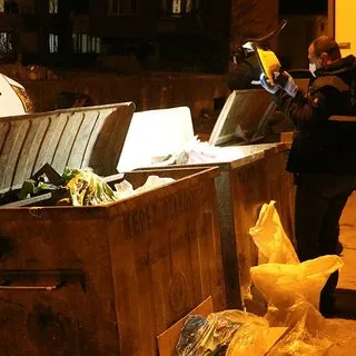 Korkunç haber! Çöp konteynerine atılan bebek öldü!