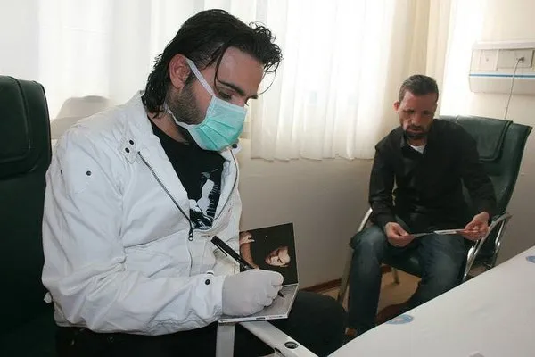 İsmail YK Uğur Acar'ı ziyaret etti