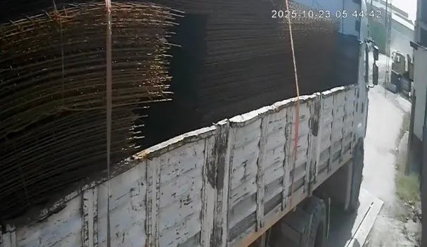 osmaniyede-18-ton-celik-hasir-hirsizligi-2-supheli-tutuklandi-1761469244449.jpg
