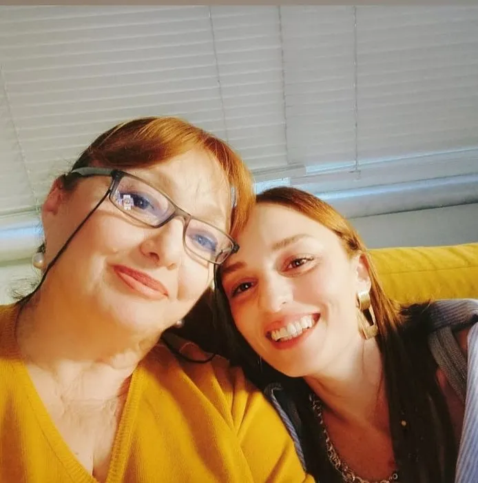 Annesini birkaç gün önce kaybetmişti! Nilperi Şahinkaya Beni affedin diyerek paylaştı!