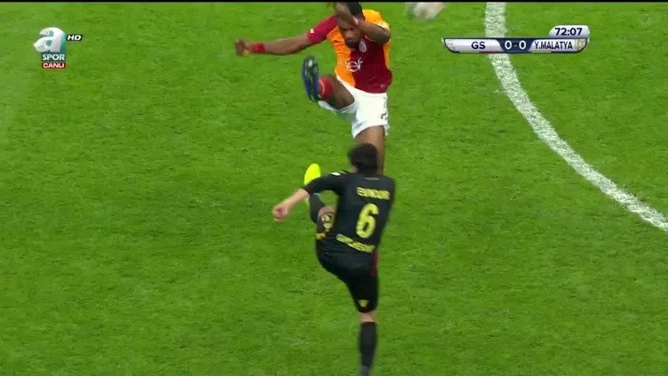 Luyindama bu pozisyonda kırmızı kart gördü!