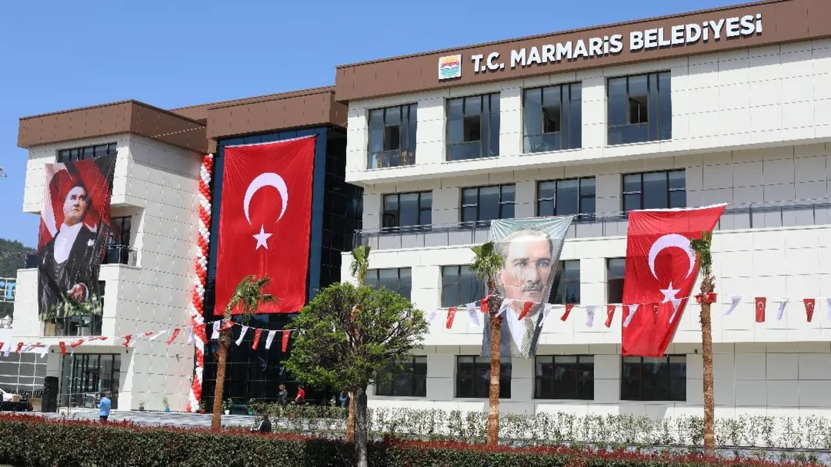Marmaris Belediyesi'nden eski başkan Mehmet Oktay hakkında suç duyurusu