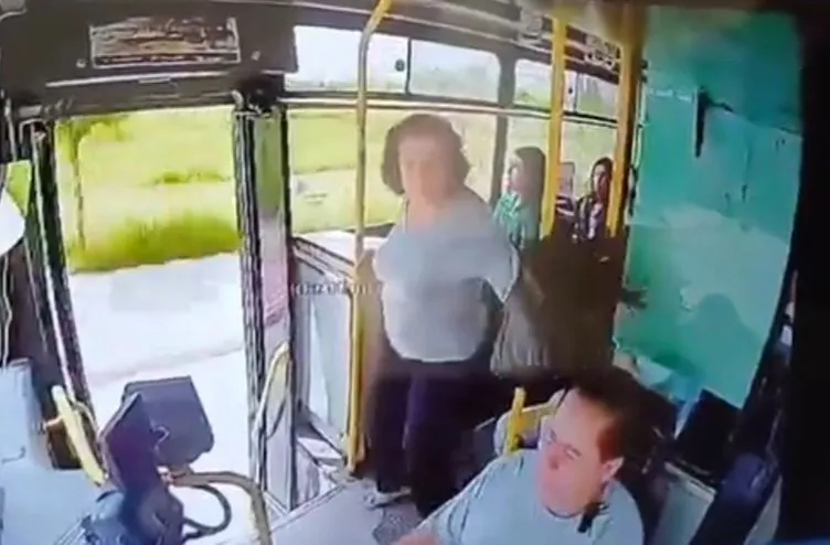 Kadın yolcu otobüsten düştü! Meğer seyir halinde giderken…