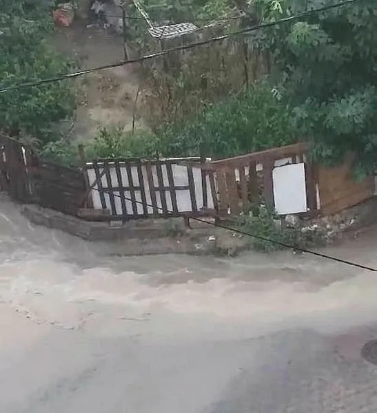 SON DAKİKA | İstanbul'da sağanak yağış etkili oldu! Acı haberler peş peşe geldi: Ölü sayısı 2'ye yükseldi