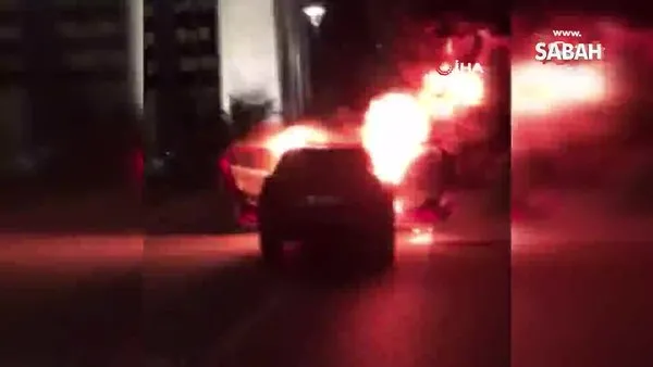 Filistinlilere saldırıları protesto etmek için İsrail Konsolosluğu önünde arabalarını ateşe verdiler | Video
