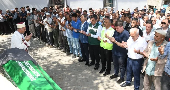 Selde hayatını kaybeden kadın toprağa verildi Selde hayatını kaybeden kadın toprağa verildi