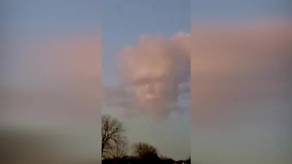 Yüz şeklindeki şaşırtıcı bulut kamerada | Video
