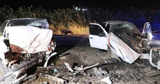 Şanlıurfa'da iki otomobil kafa kafaya çarpıştı: 2 sürücü hayatını kaybetti