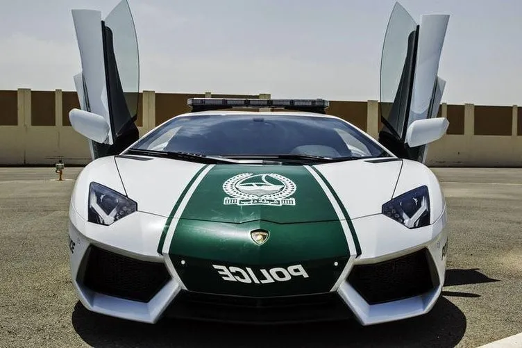 Lamborghini polis otomobili oldu