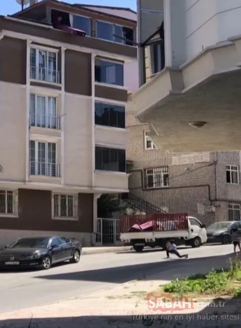 Arnavutköy’de akıl almaz görüntü! 5. kattan koltuğu böyle yere attılar