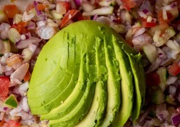 Avokadolu köz biber salatası tarifi
