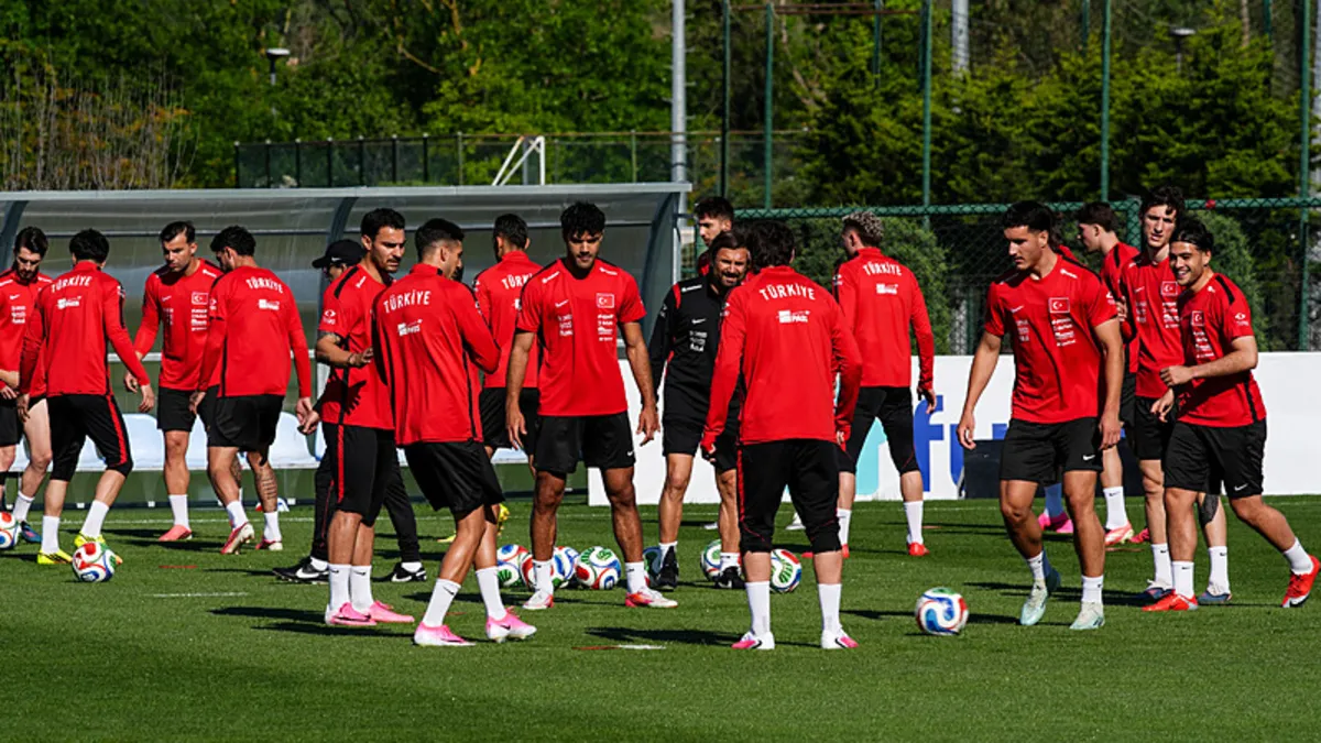 A Milli Futbol Takımı, 10 eksikle çalıştı!
