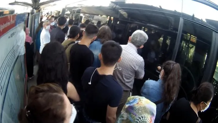 Son dakika: Az sayıda hizmet veren metrobüs arıza yapınca vatandaş çileden çıktı! İBB’ye sefer tepkisi...