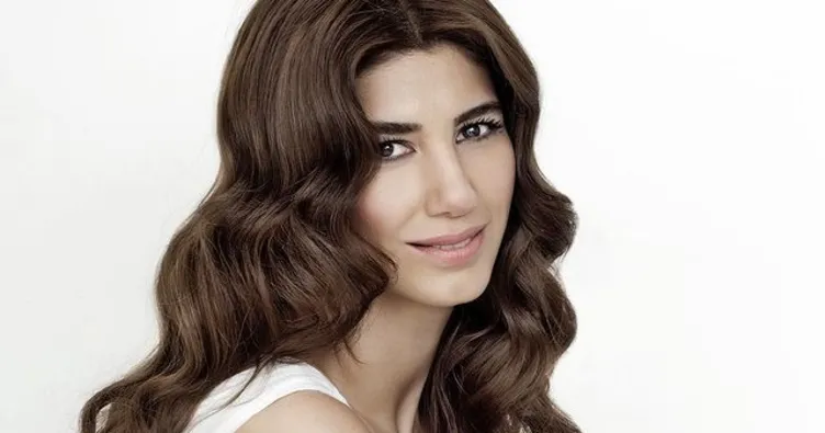 Şarkıcı Nadide Sultan’ın korku dolu anları: Seyir halindeki araç alev aldı! Oğluyla birlikte ölümden döndü