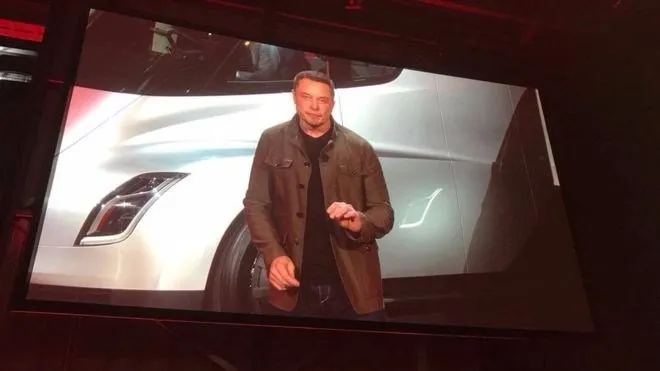 Elektrikli TIR Tesla Semi ilk defa yollarda