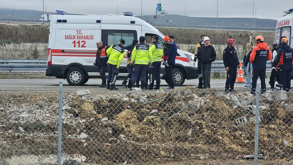Aksaray'da tur otobüsü devrildi! Çok sayıda yaralı var