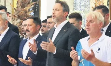 Bakan Bayraktar teyzesini son yolculuğuna uğurladı #hatay