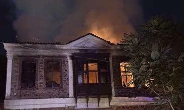 İzmir’de tarihi binada yangın: Mahsur kalan kadını ekipler kurtardı