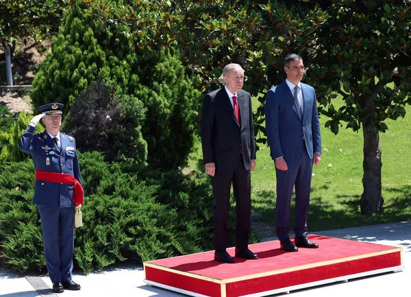 baskan-erdogan-ispanyada-moncloa-sarayinda-resmi-torenle-karsilandi-1718278997770.jpg