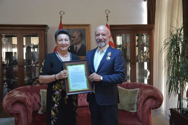 gunsele-tataristan-cumhuriyeti-devlet-nisani-takdim-edildi-1663660596323.jpg