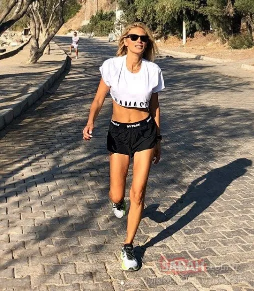 Serenay Sarıkaya öyle bir şey giydi ki... Tayt modasına uyan Serenay Sarıkaya hiç beğenilmedi!