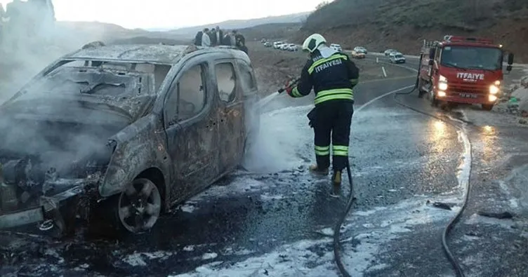 Bingöl’de seyir halindeki araç yandı