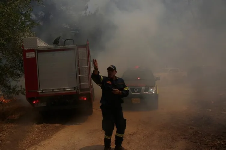 Son dakika: Yunanistan’da feci yangın: Evler boşaltıldı, yollar trafiğe kapatıldı