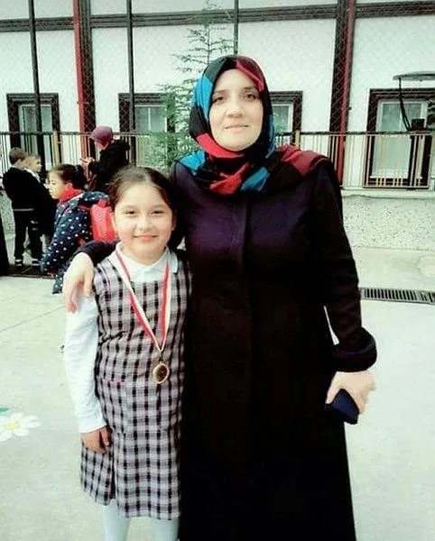 Okul Yolunda Annesi Ile Oldu En Son Haber