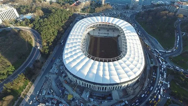 Vodafone Arena’da çatı bitti, sıra çimlerde