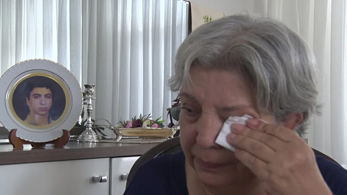 Türkiye'yi sokak sokak gezip oğlunu aradı: 27 yılın ardından acı haber! Tam 18 adet mezar... haber görseli